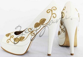 ream and tan leather pump