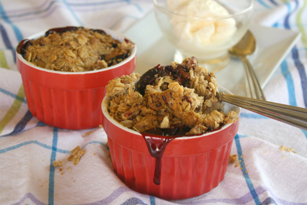 Gluten-free Goodie of the Week: Individual mixed berry and pecan crisps