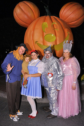 Family Halloween Costumes on Halloween Costumes For The Whole Family Wizard Of Oz Jpg