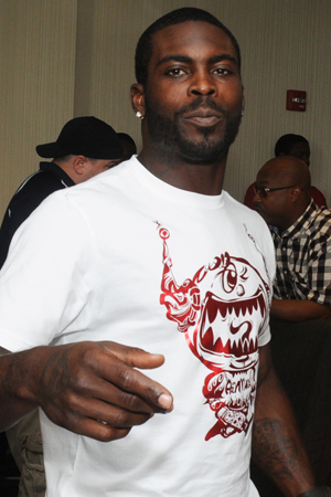 Michael Vick owns a dog again