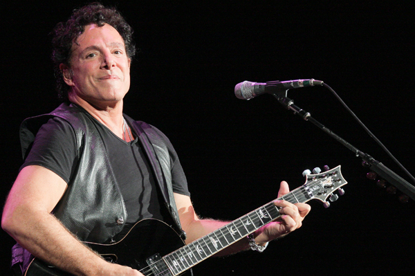 Neal Schon proposes to Michaele Salahi onstage