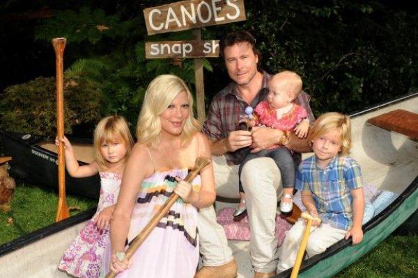 Tori Spelling, Dylan McDermott, Liam, Stella, Hattie