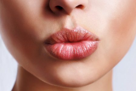 woman-pucker-lips-horiz.jpg