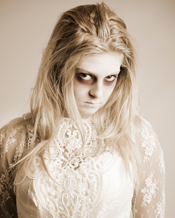 Ghost Halloween Costumes on Ghost Makeup A Ghost May Be A Scary Thing But Being One For Halloween