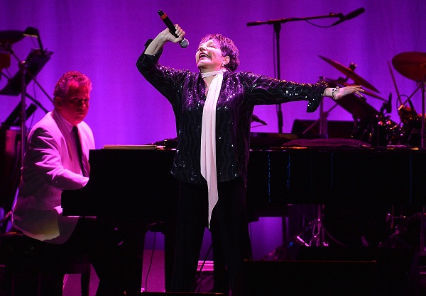 Liza Minnelli performing