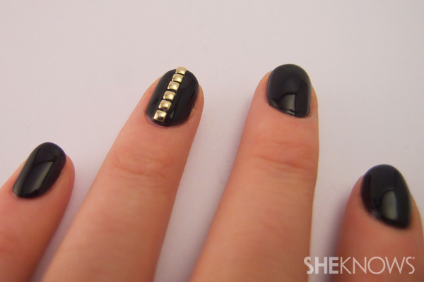 nail art tutorial - place studs