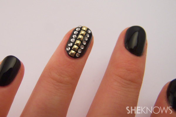 nail art tutorial - add rhinestones