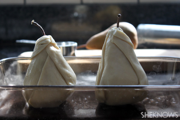 Stuffed and baked pear dumplings