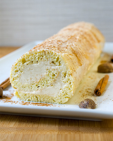Eggnog roulade with rum buttercream