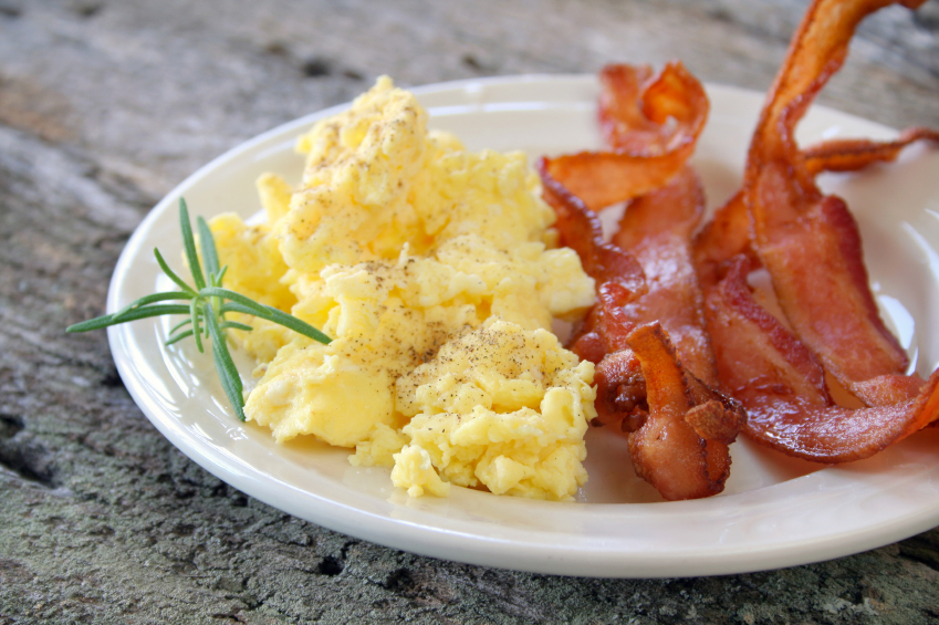 the-best-scrambled-eggs-and-bacon-breakfast