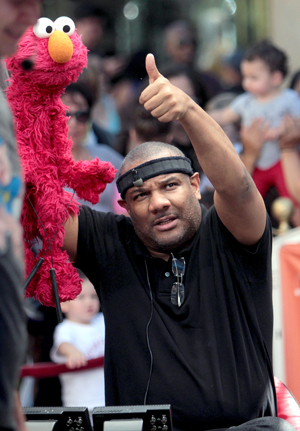 Kevin Clash and Elmo on Extra