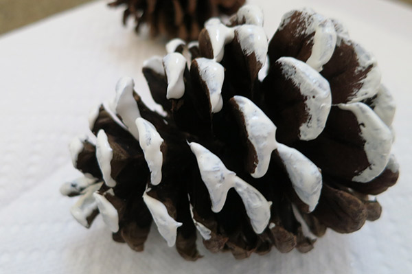 homemade pinecone ornaments