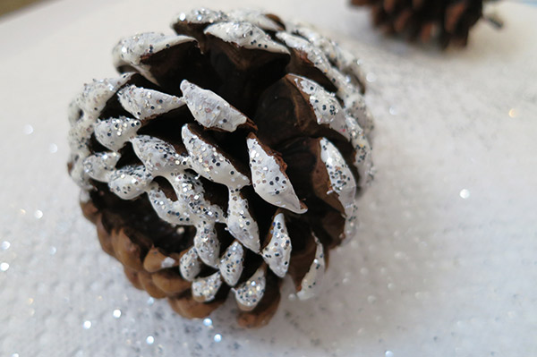 homemade pinecone ornaments
