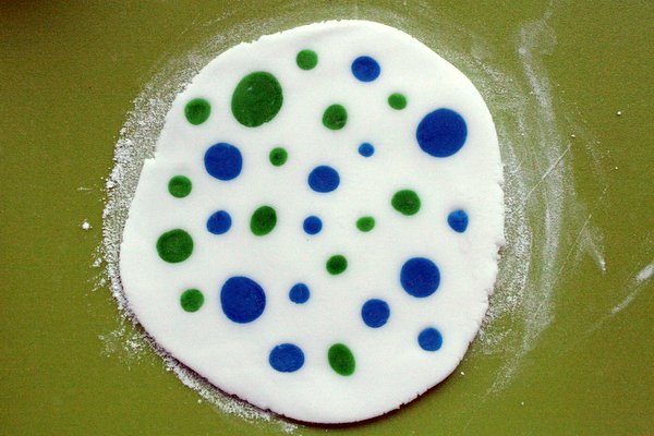 spotty sugarpaste