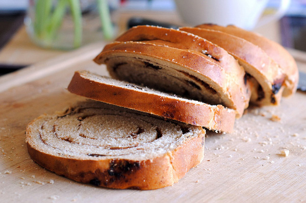 Cinnamon raisin bread