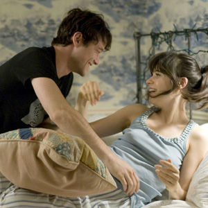 Joseph Gordon Levitt and Zooey Deschanel