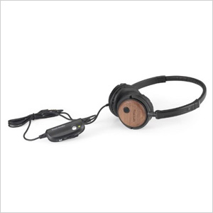 Noise cancelling headphones