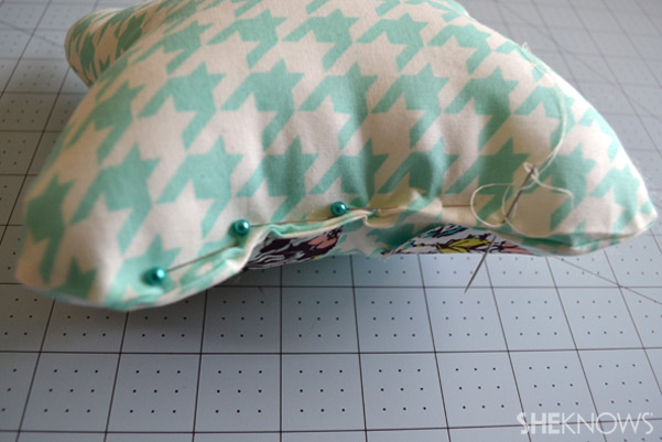 DIY Owl Pillow: Stitch bottom close