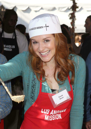 Grey's Anatomy actress Sarah Drew volunteering at the Los Angeles Mission