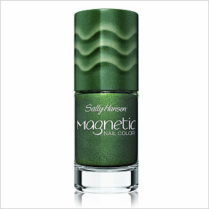 Green magnetic nail polish
