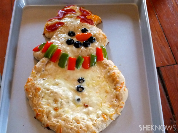 Finished snowman pizza