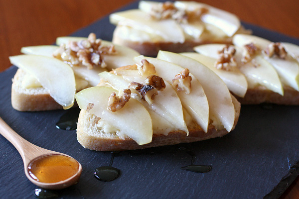 Pear, Brie and Honey Bruschetta 