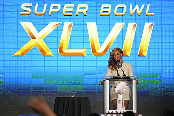 Beyonce holds press conferences, admits to lip-synching