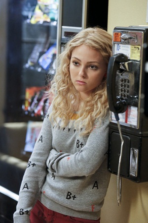 The Carrie Diaries Carrie sulks