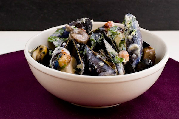 Creamy mushroom and pancetta mussels