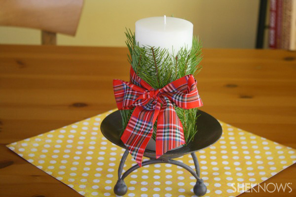 Decorate candles with fragrant leaves