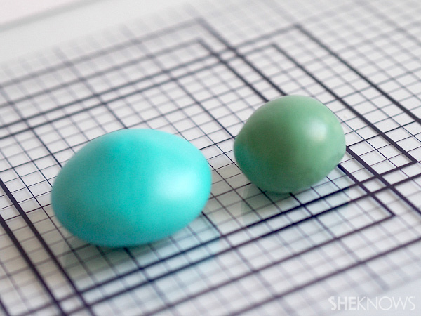 Color the rolled fondant