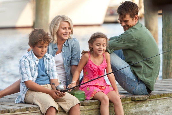 Julianne Hough and Josh Duhamel, Safe Haven