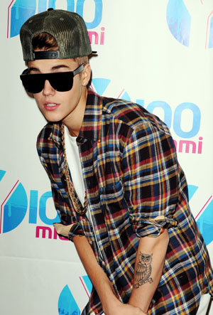 Justin Bieber shows tattoo