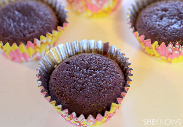 Lavender cupcakes with earl grey icing -- bake cupcakes