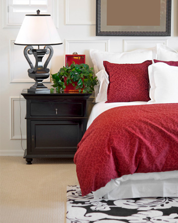 Red bedroom decor