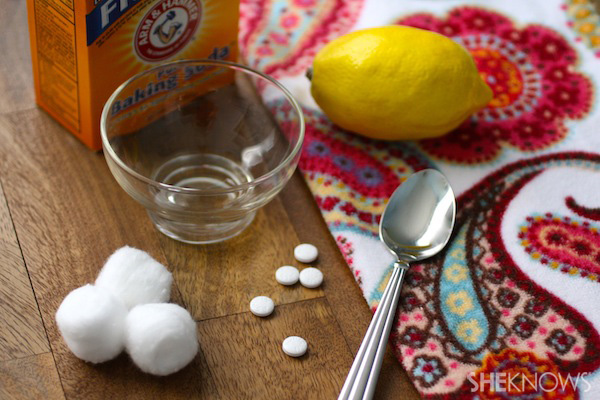 DIY Aspirin-lemon Juice Acne Paste