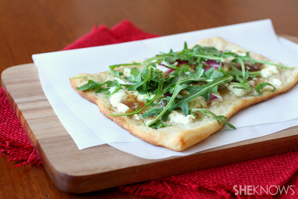 Fig jam, goat cheese and onion pizza