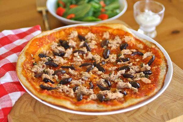 Gluten-free Friday: Tuna and Black Olive Pizza
