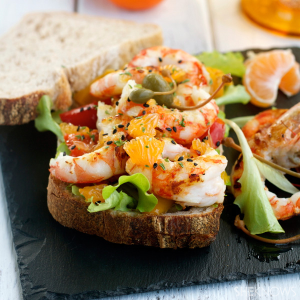 grilled shrimps, peppers and clementine panino