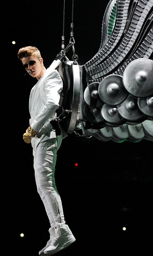 Justin Bieber to host and perform on SNL. Will he bring his wings?