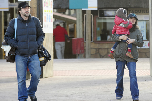Pregnant Penelope Cruz, Javier Bardem and son Leo