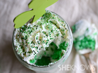 St. Patrick's Day's layered cake in a jar