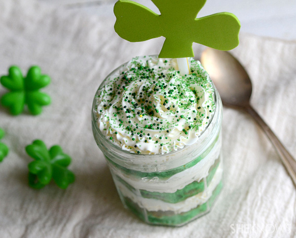 St. Patrick's Day's layered cake in a jar
