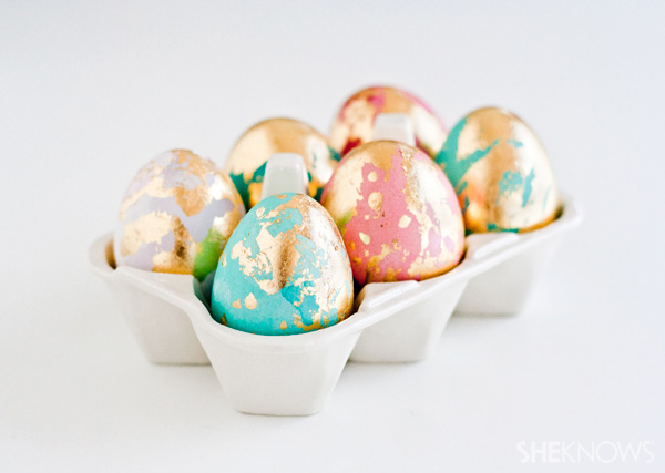 Golden marbled Easter eggs DIY