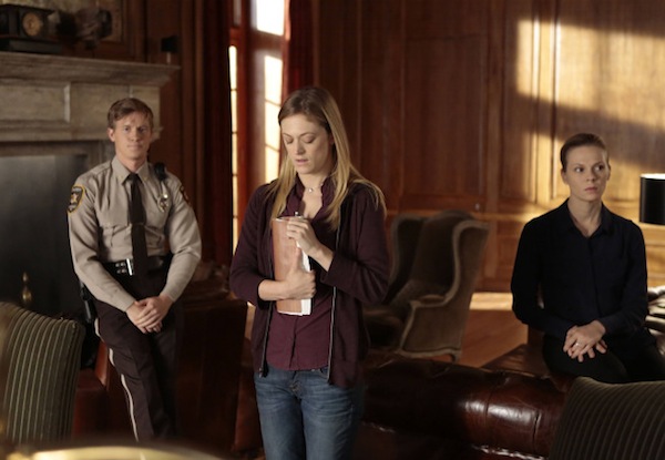 Amanda introduces her plan to Carroll in The Following