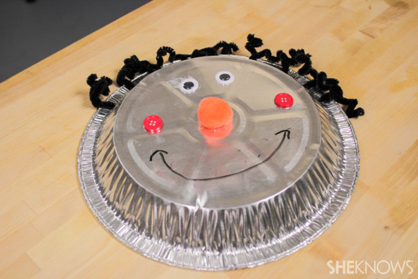Pie tin robot