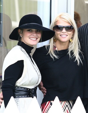 Friendly neighbors: Elin Nordegren dating billionaire playboy