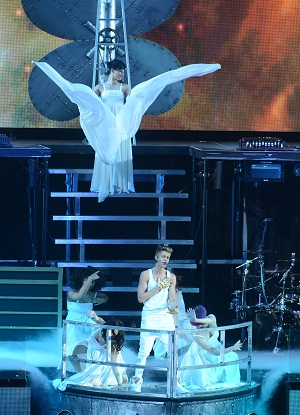 Justin Bieber shows up 2 hours late for concert