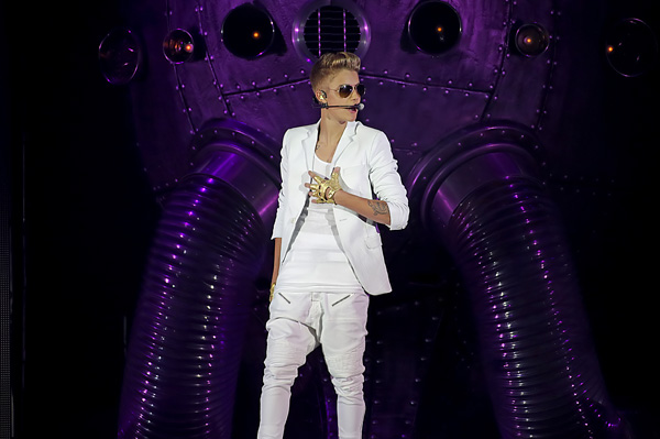 Justin Bieber performs in London