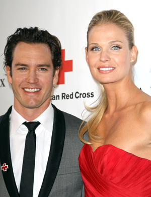 mark-paul gosselaar and wife expecting a child